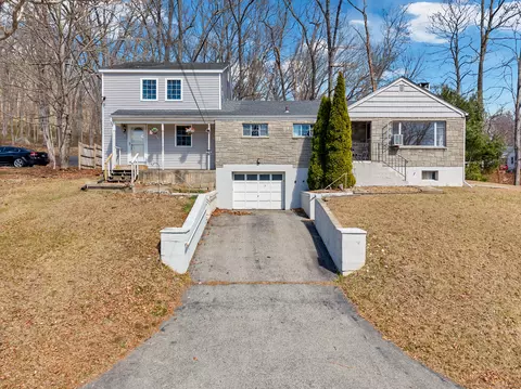 7 Sunshine Rd, Quaker Hill, CT 06375