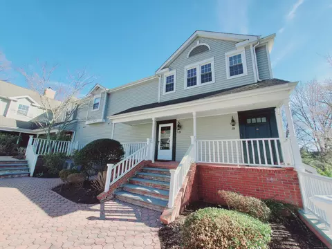 112 Mayfield Dr #112, Trumbull, CT 06611