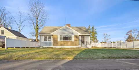 27 Judy Ln, Stamford, CT 06906