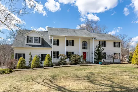 6 Leonard Dr, New Fairfield, CT 06812