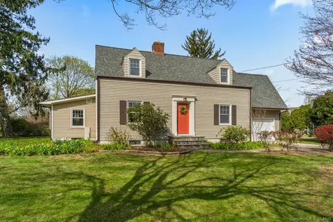 57 Lynde St, Old Saybrook, CT 06475