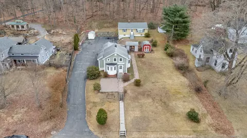 35 High St, Canton, CT 06019