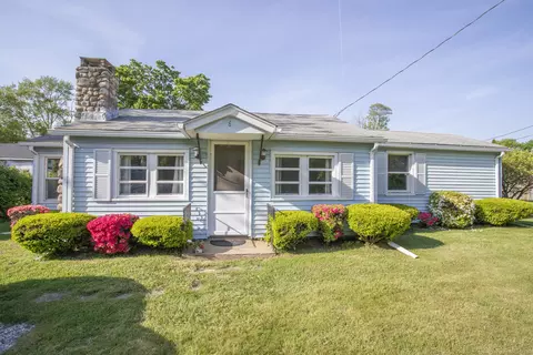 6 West St, Old Saybrook, CT 06475