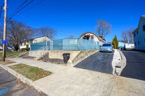 8 Clifford Ter, New Haven, CT 06512