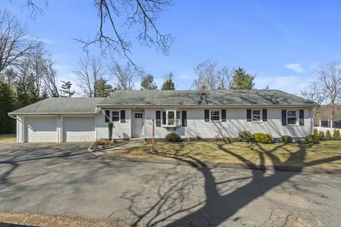 11 Davis Rd, North Haven, CT 06473