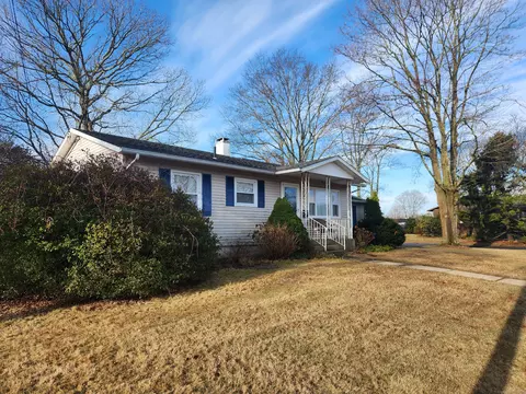 11 George Dr, Old Saybrook, CT 06475