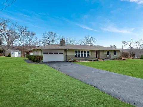 47 Gales Ferry Rd, Groton, CT 06340