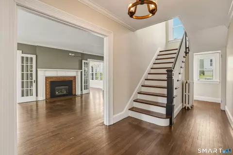 Entry Way - 5 Broadview St, Bristol, CT 06010 photo 2 of 3