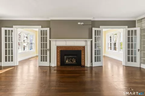 Living - 5 Broadview St, Bristol, CT 06010 photo 1 of 3