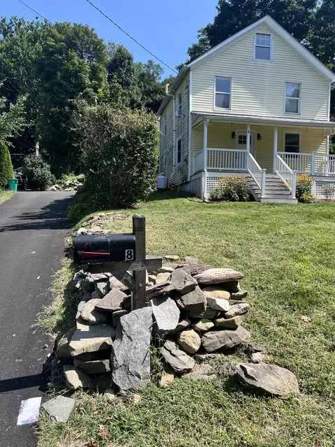 8 Violet Hill Ln, New Milford, CT 06776