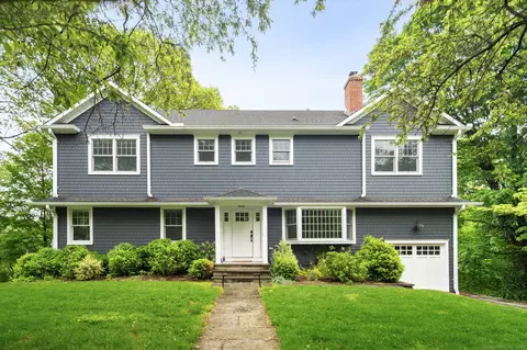 3 Burchard Ln, Norwalk, CT 06853