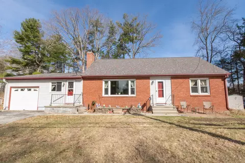 71 Vandale St, Putnam, CT 06260