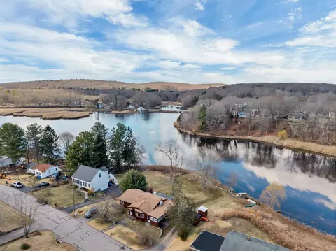 10 Arrowhead Dr, Ledyard, CT 06339