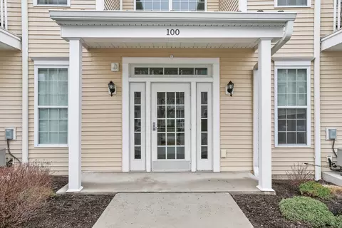 124 Center Meadow Ln #124, Danbury, CT 06810