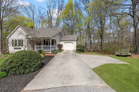 28 Brunswick Rd, Baltic, CT 06330