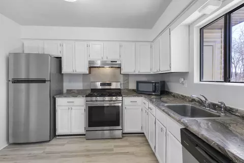 140 Thompson St #18H, East Haven, CT 06513