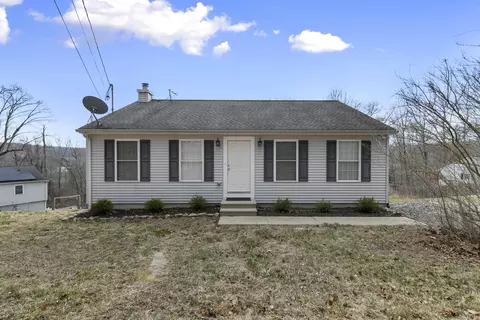 25 Platoz Dr, Uncasville, CT 06382