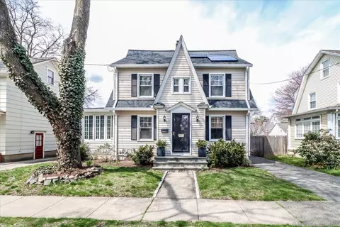 88 Pierce Ave, Bridgeport, CT 06604