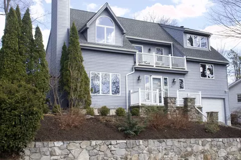 19 Mountain View Dr, Brookfield, CT 06804