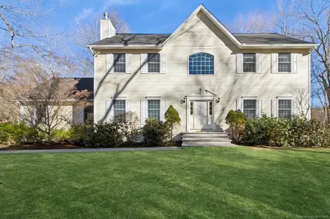 1 Meadowbrook Ln, Weston, CT 06883