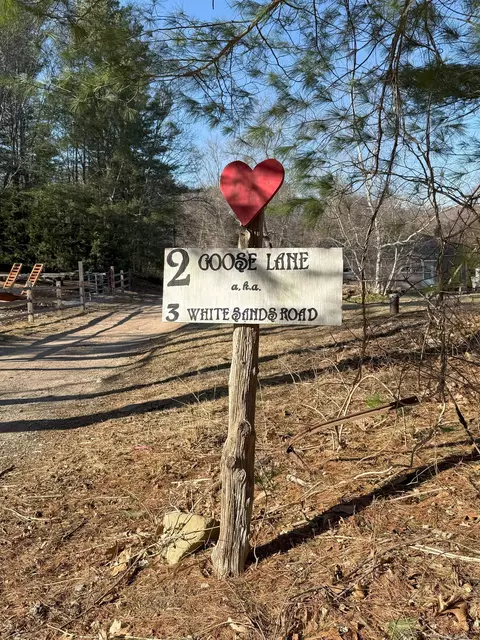 2 Goose Ln, Moodus, CT 06469