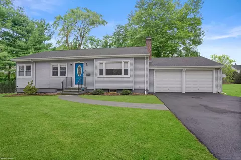 44 Botsford Pl, Trumbull, CT 06611