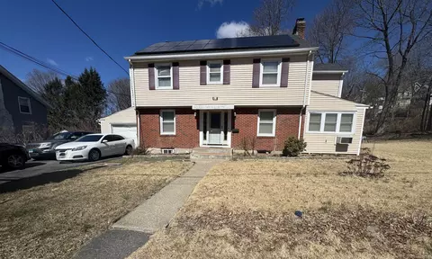 53 Calumet St, Waterbury, CT 06710