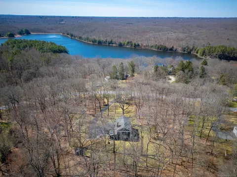 40 Edgewater Dr, Wilton, CT 06897