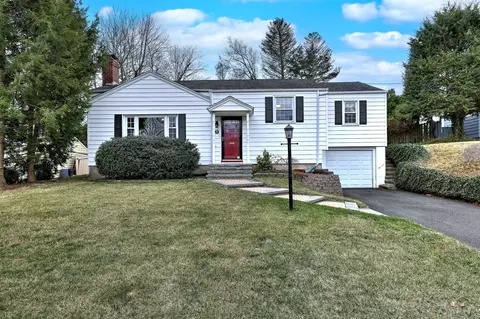 85 Norwood Ave, Hamden, CT 06518