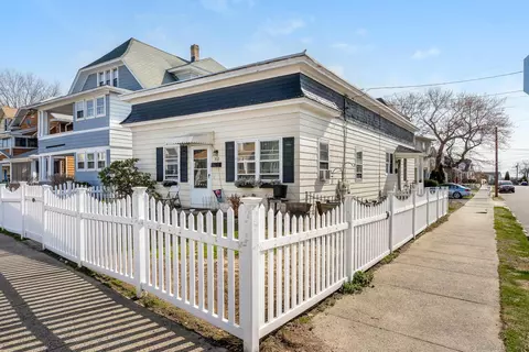 362 Grovers Ave, Bridgeport, CT 06605