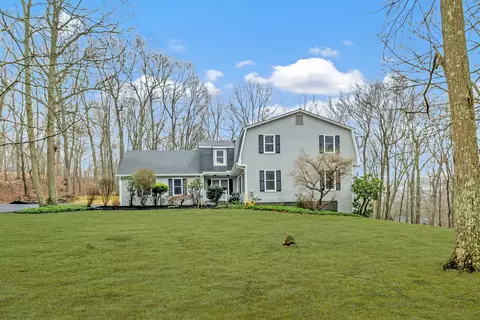 47 Rockwood Ln, Monroe, CT 06468