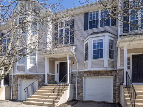 206 Sienna Dr #206, Danbury, CT 06810