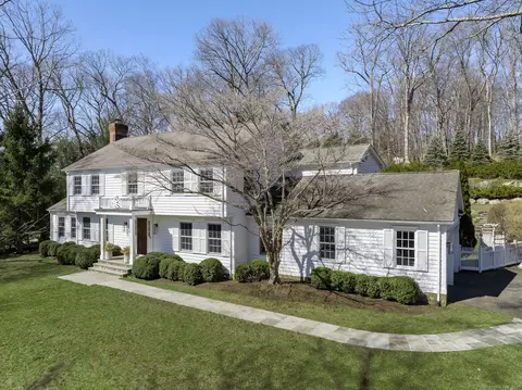72 Wellesley Dr, New Canaan, CT 06840