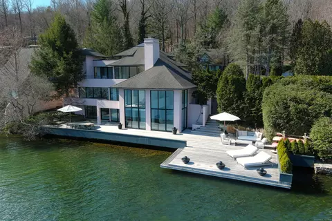 214 Mamanasco Rd, Ridgefield, CT 06877