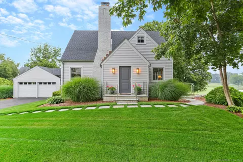 30 Hendrie Ct, Stamford, CT 06902