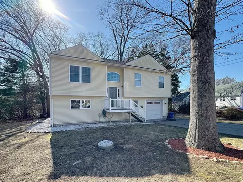 119 Division St, Groton, CT 06340