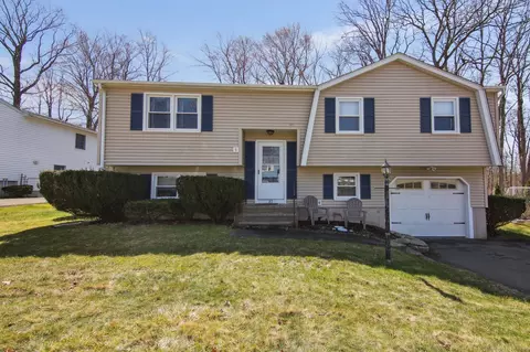 27 Deer Run Rd, Meriden, CT 06451