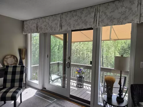 374 Heritage Vlg #C, Southbury, CT 06488