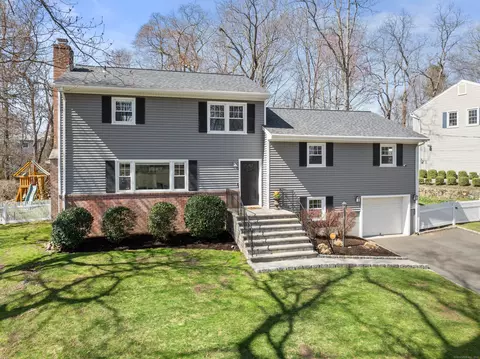167 Ferncliff Rd, Fairfield, CT 06825