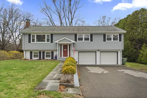 33 Smith St, East Hampton, CT 06424