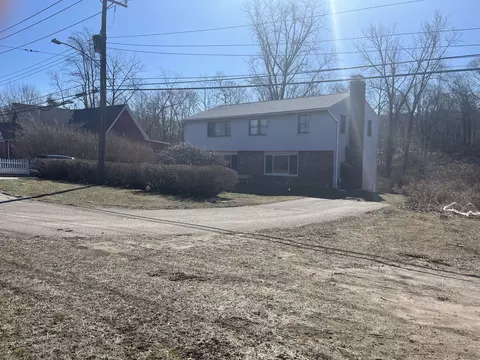 1447 N High St, East Haven, CT 06512