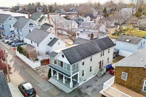 15 Bristol St, Branford, CT 06405