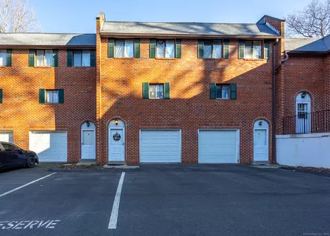 550 Darling St #42C, Southington, CT 06489