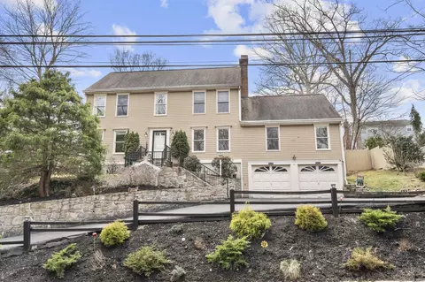 1725 Cutspring Rd, Stratford, CT 06614