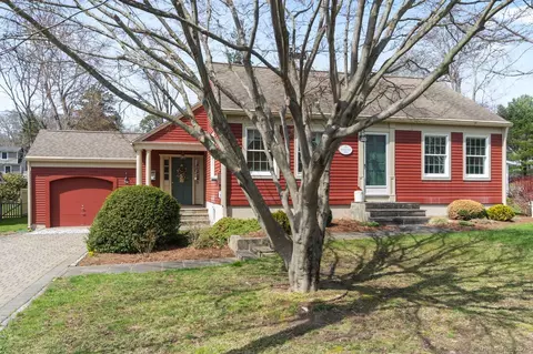 12 Grandview Ter, Essex, CT 06426