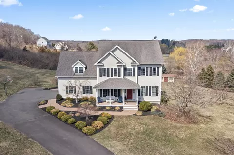 3 Quarry Ridge Rd, Sandy Hook, CT 06482