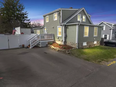 34 Downer St, Pawcatuck, CT 06379