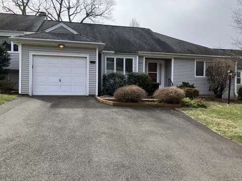 239 Deer Run #239, Shelton, CT 06484