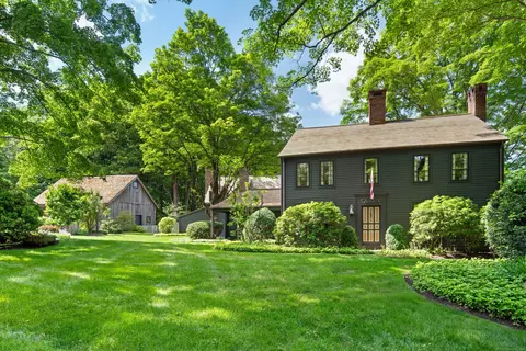 20 Taunton Hill Rd, Newtown, CT 06470