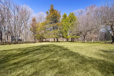 1211 Ponus Rdg, New Canaan, CT 06840